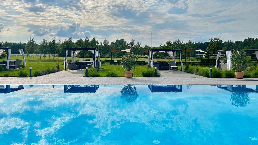Hotel Bonifacio basen2